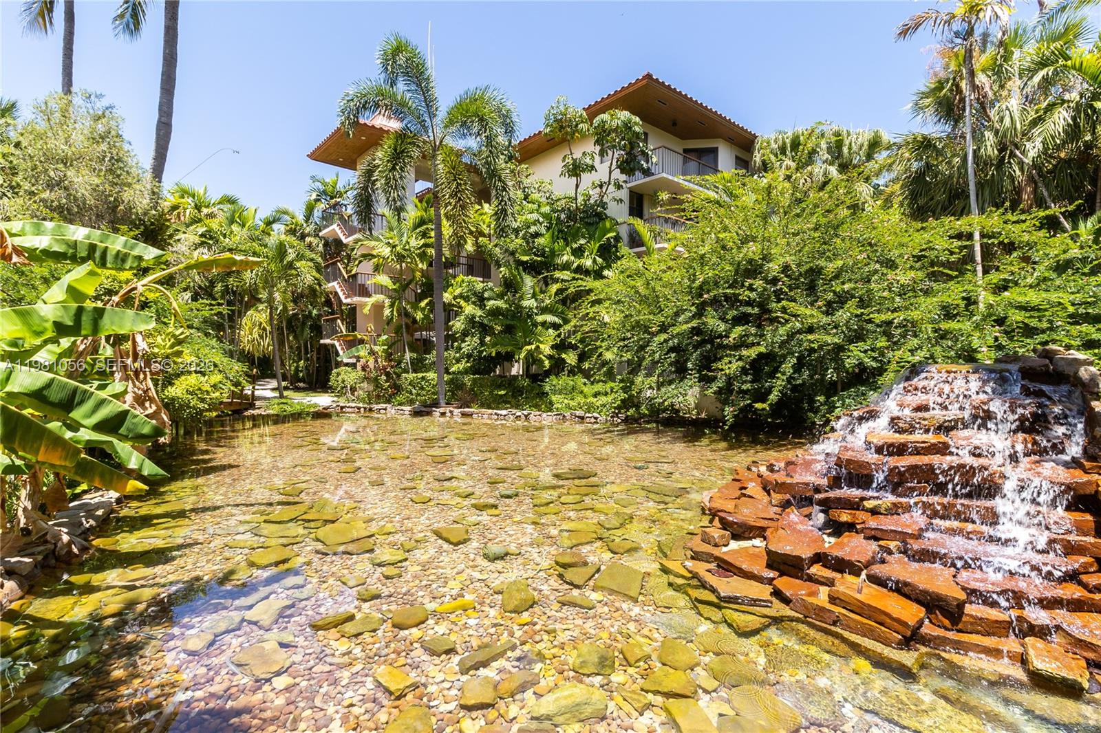 101 Ocean Ln Drive, Unit 1013 Key Biscayne, FL 33149 - Photo 28 of 28 a view of a garden