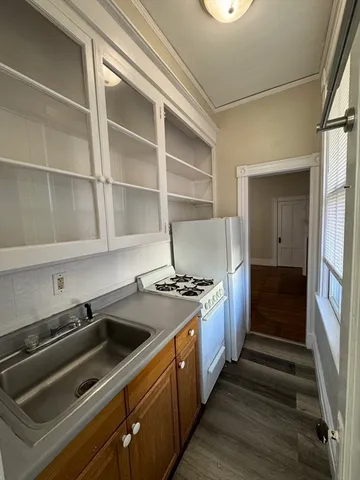 $1,200 | 542 County Street, Unit 2, New Bedford, MA 02740