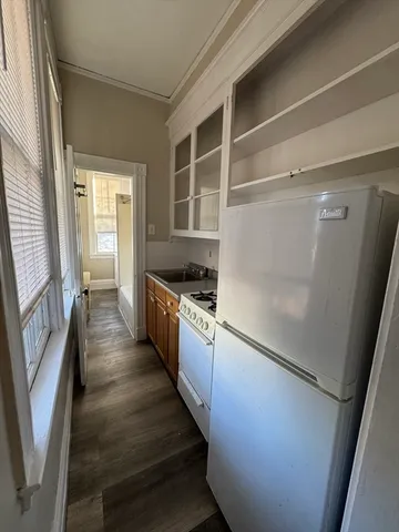 $1,200 | 542 County Street, Unit 2, New Bedford, MA 02740