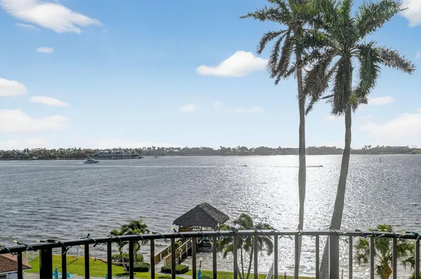 $3,200 | 8200 Lakeshore Drive, Unit 5070, Hypoluxo, FL 33462