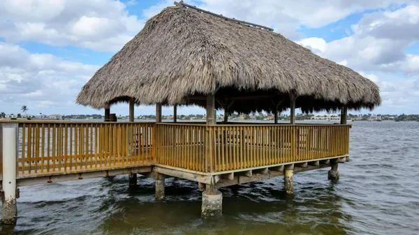 $3,200 | 8200 Lakeshore Drive, Unit 5070, Hypoluxo, FL 33462