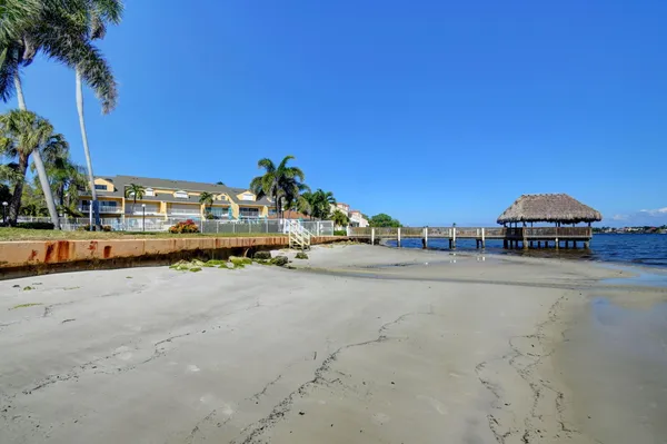 $3,200 | 8200 Lakeshore Drive, Unit 5070, Hypoluxo, FL 33462