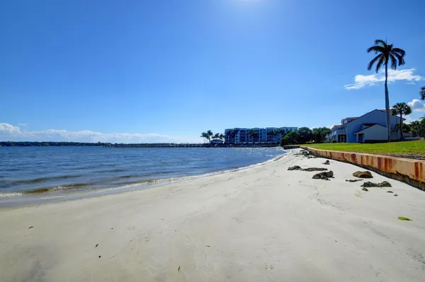 $3,200 | 8200 Lakeshore Drive, Unit 5070, Hypoluxo, FL 33462