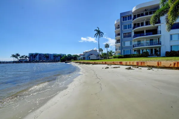 $3,200 | 8200 Lakeshore Drive, Unit 5070, Hypoluxo, FL 33462