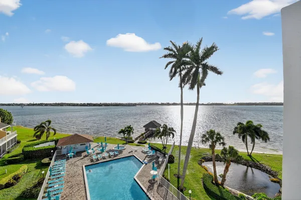 $3,200 | 8200 Lakeshore Drive, Unit 5070, Hypoluxo, FL 33462