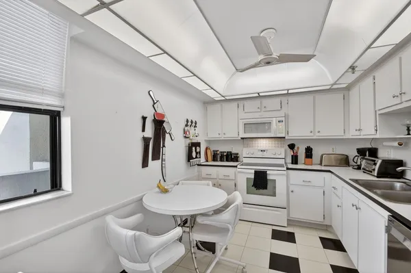 $3,200 | 8200 Lakeshore Drive, Unit 5070, Hypoluxo, FL 33462