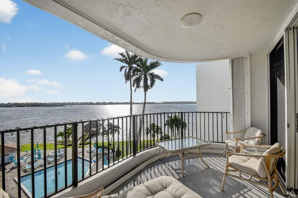 $3,200 | 8200 Lakeshore Drive, Unit 5070, Hypoluxo, FL 33462