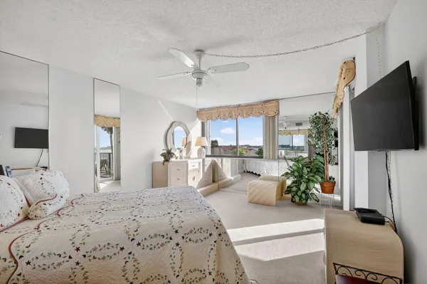 $3,200 | 8200 Lakeshore Drive, Unit 5070, Hypoluxo, FL 33462