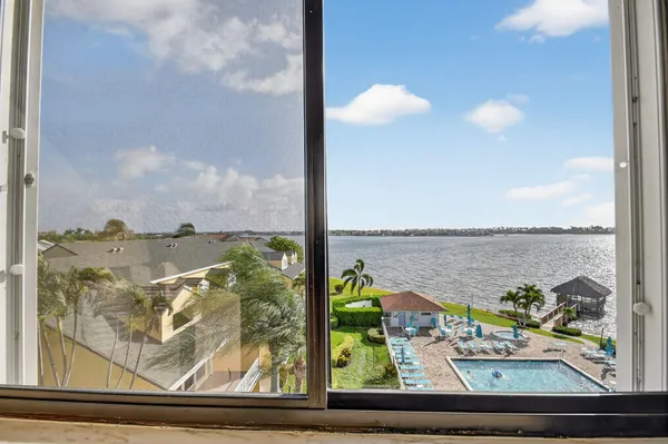 $3,200 | 8200 Lakeshore Drive, Unit 5070, Hypoluxo, FL 33462