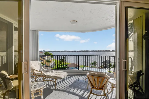 $3,200 | 8200 Lakeshore Drive, Unit 5070, Hypoluxo, FL 33462