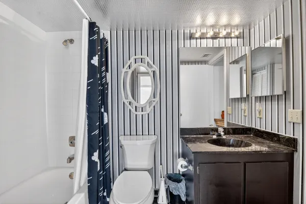 $3,200 | 8200 Lakeshore Drive, Unit 5070, Hypoluxo, FL 33462