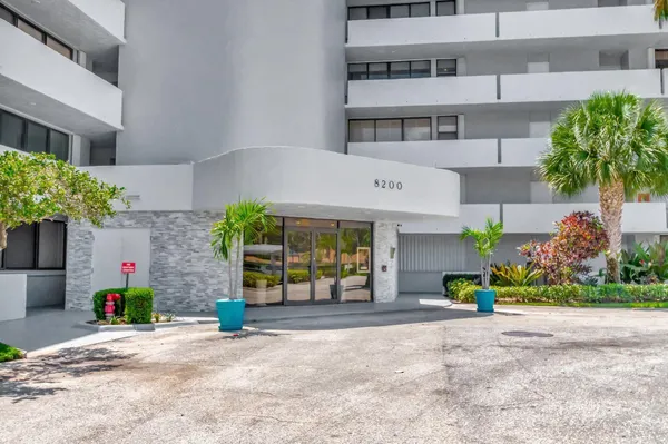 $3,200 | 8200 Lakeshore Drive, Unit 5070, Hypoluxo, FL 33462