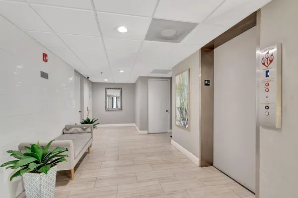 $3,200 | 8200 Lakeshore Drive, Unit 5070, Hypoluxo, FL 33462