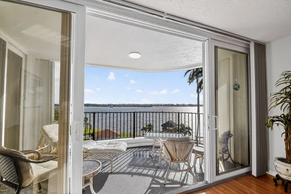 $3,200 | 8200 Lakeshore Drive, Unit 5070, Hypoluxo, FL 33462