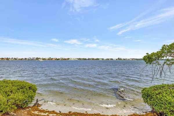 $3,200 | 8200 Lakeshore Drive, Unit 5070, Hypoluxo, FL 33462