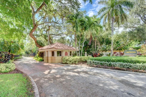 $3,200 | 8200 Lakeshore Drive, Unit 5070, Hypoluxo, FL 33462