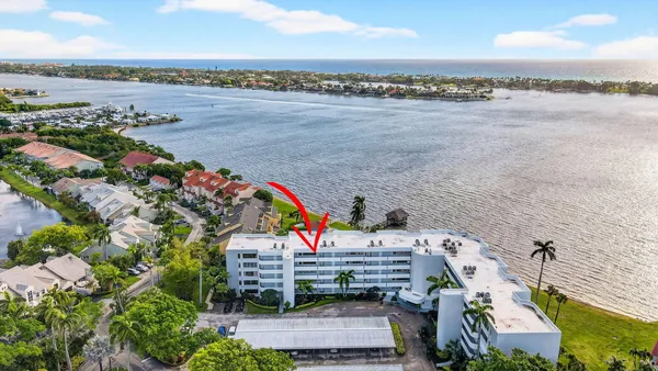 $3,200 | 8200 Lakeshore Drive, Unit 5070, Hypoluxo, FL 33462