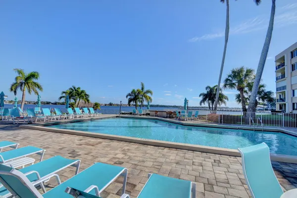 $3,200 | 8200 Lakeshore Drive, Unit 5070, Hypoluxo, FL 33462