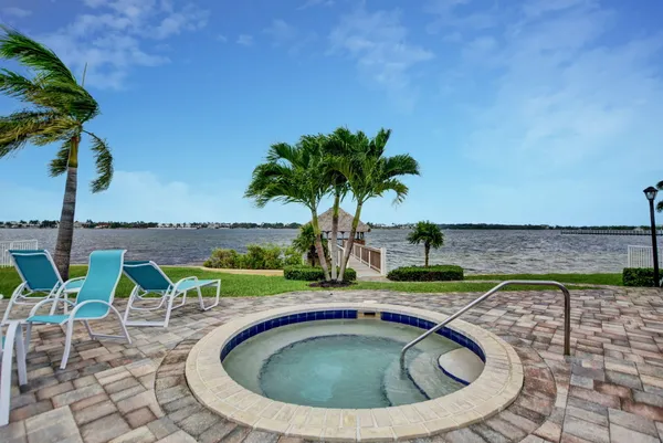$3,200 | 8200 Lakeshore Drive, Unit 5070, Hypoluxo, FL 33462