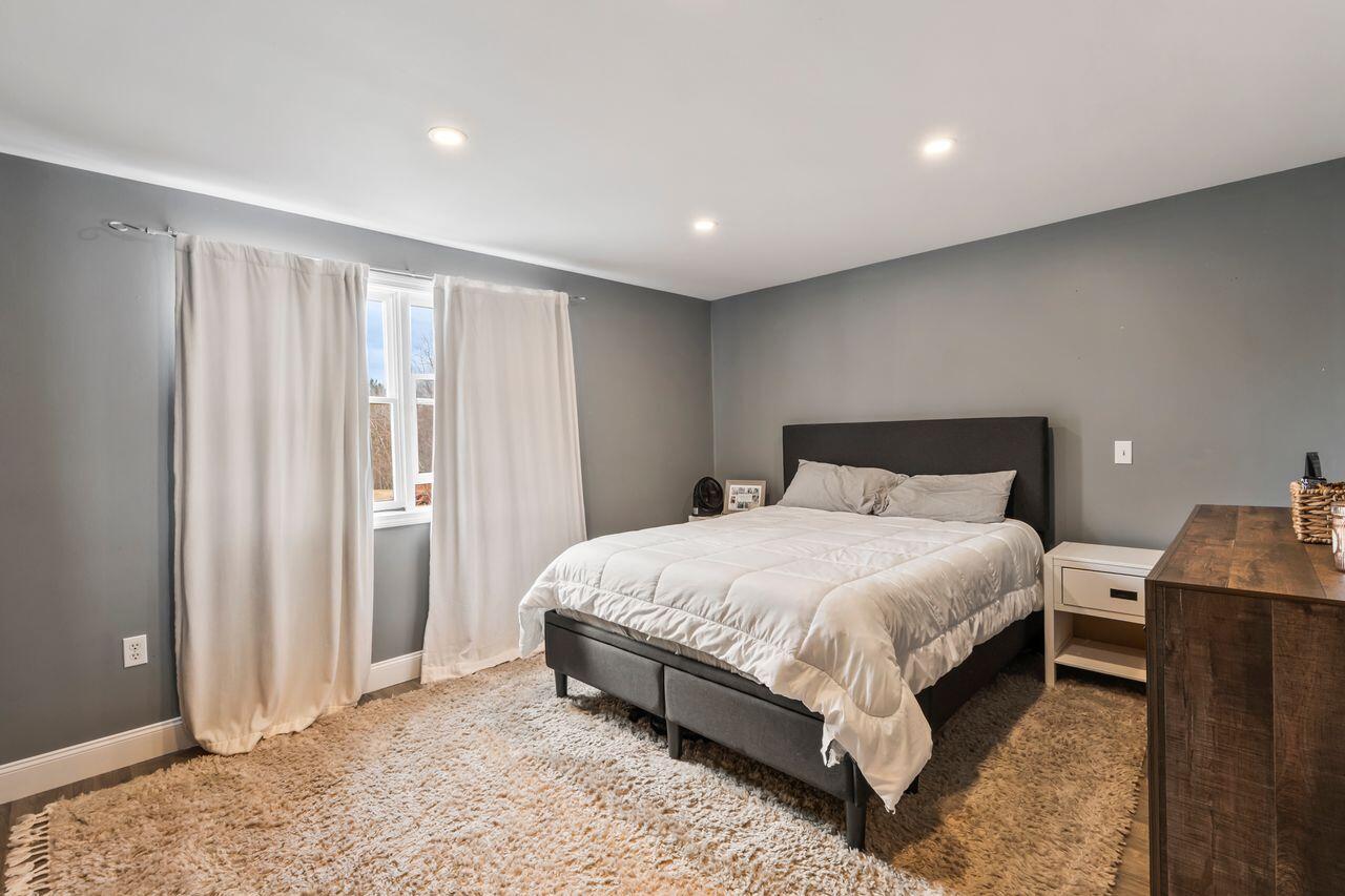 27 Oak Ridge Drive Standish, ME 04084 - Photo 16 of 43 AdlLrHLg