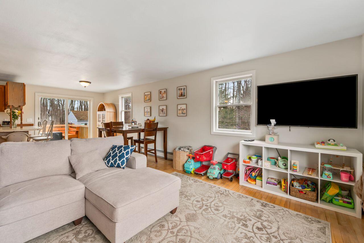 27 Oak Ridge Drive Standish, ME 04084 - Photo 10 of 43 Tk0LYYPA