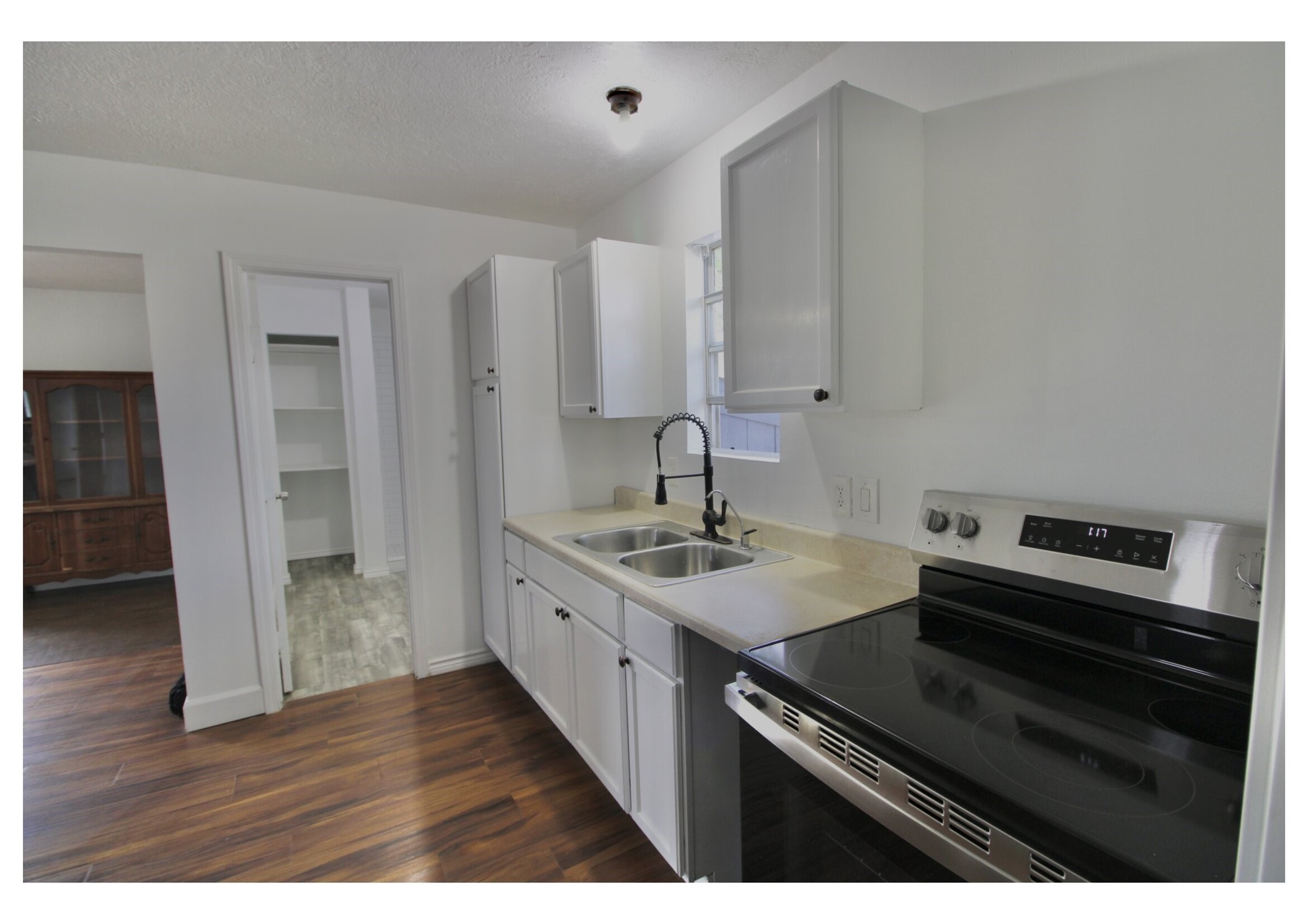 409 Robert Lee Road Houston, TX 77009 - Photo 15 of 32 Open kitchen concept to the family/living area.