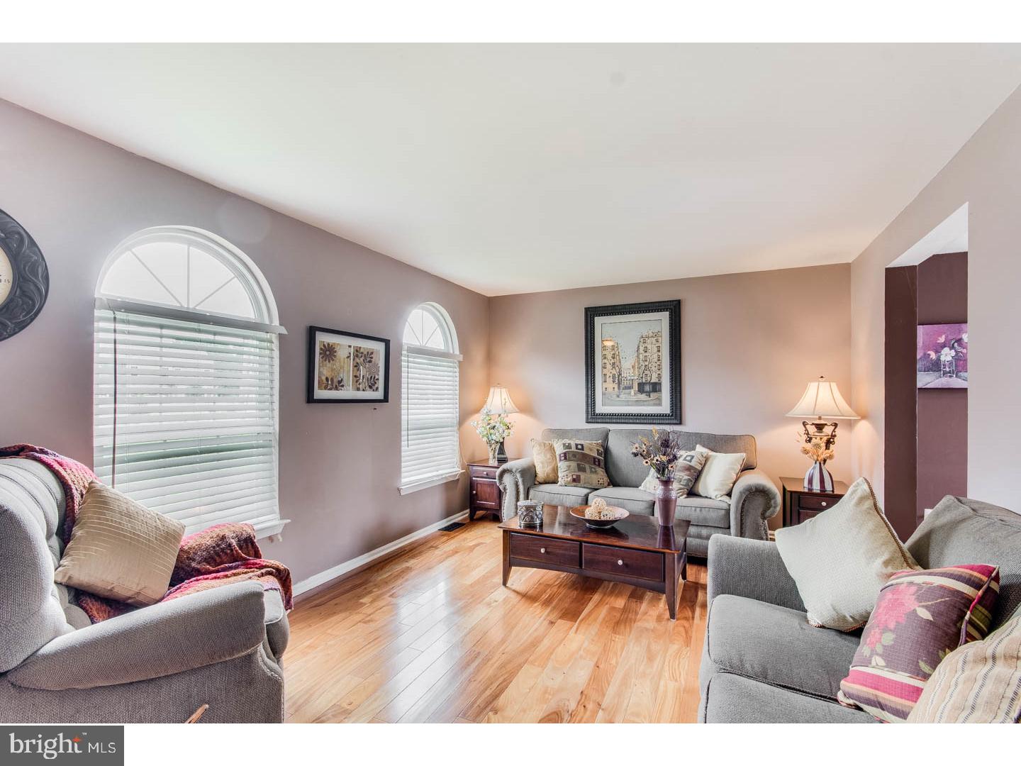 1327 Kearsley Road Sicklerville, NJ 08081 - Photo 11 of 20 Living Room