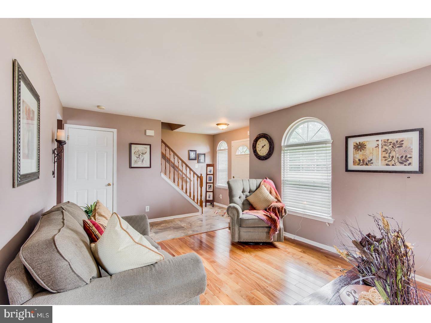 1327 Kearsley Road Sicklerville, NJ 08081 - Photo 10 of 20 Living Room