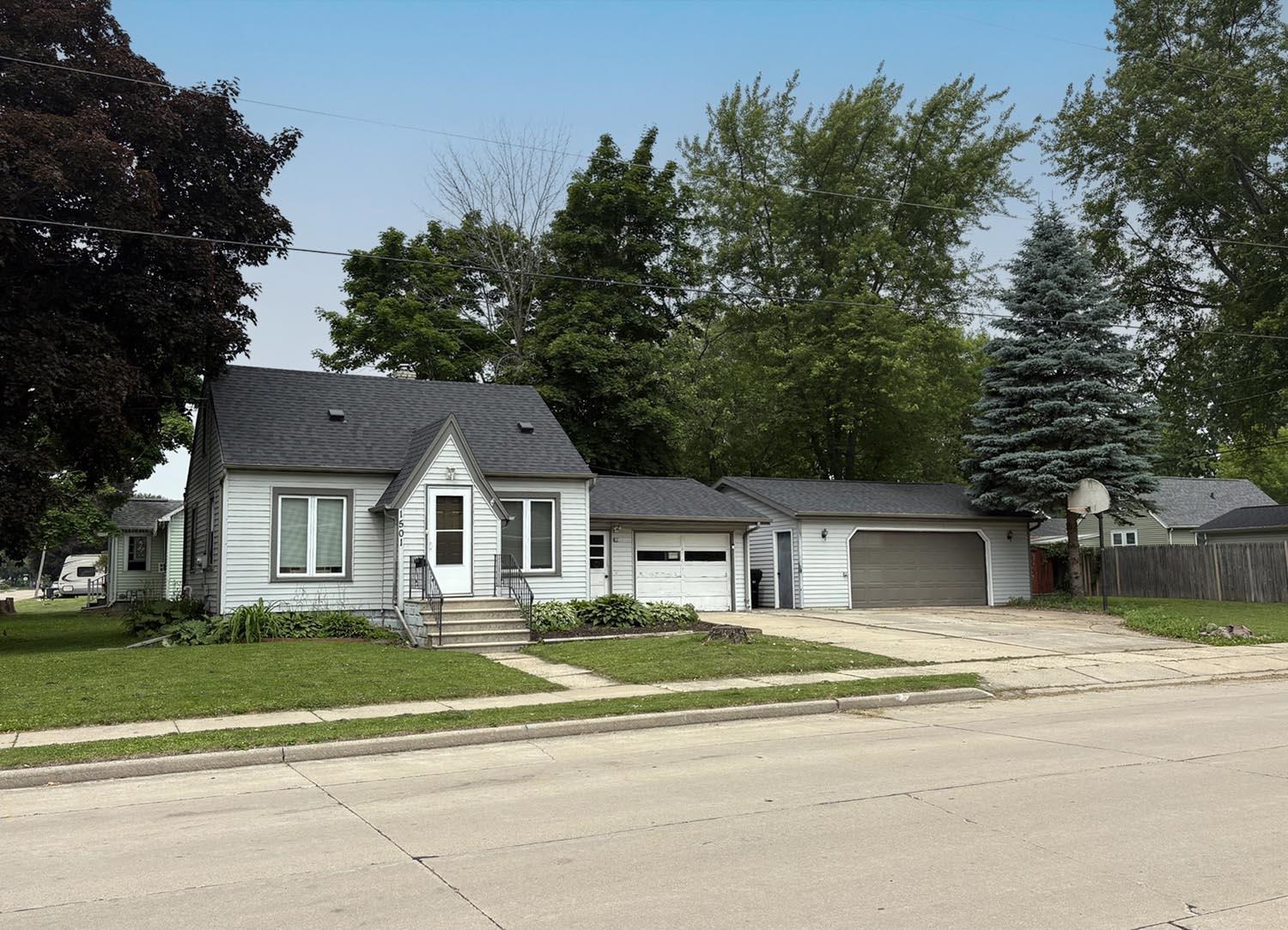 1501 North Summit Street Appleton, WI 54914 - Photo 1 of 1