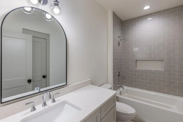 $2,600 | 110 4th Street, Niceville, FL 32578