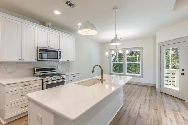 $2,600 | 110 4th Street, Niceville, FL 32578