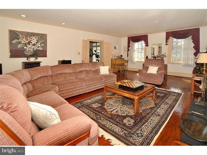211 Meetinghouse Road Jenkintown, PA 19046 - Photo 4 of 22 Living Room