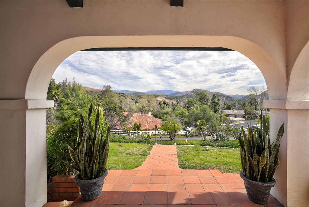 2623 Daisy Lane Fallbrook, CA 92028 - Photo 4 of 25