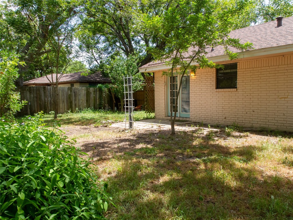 406 Concho Street, Unit B Lockhart, TX 78644 - Photo 3 of 21 a backyard of a house with lots of green space