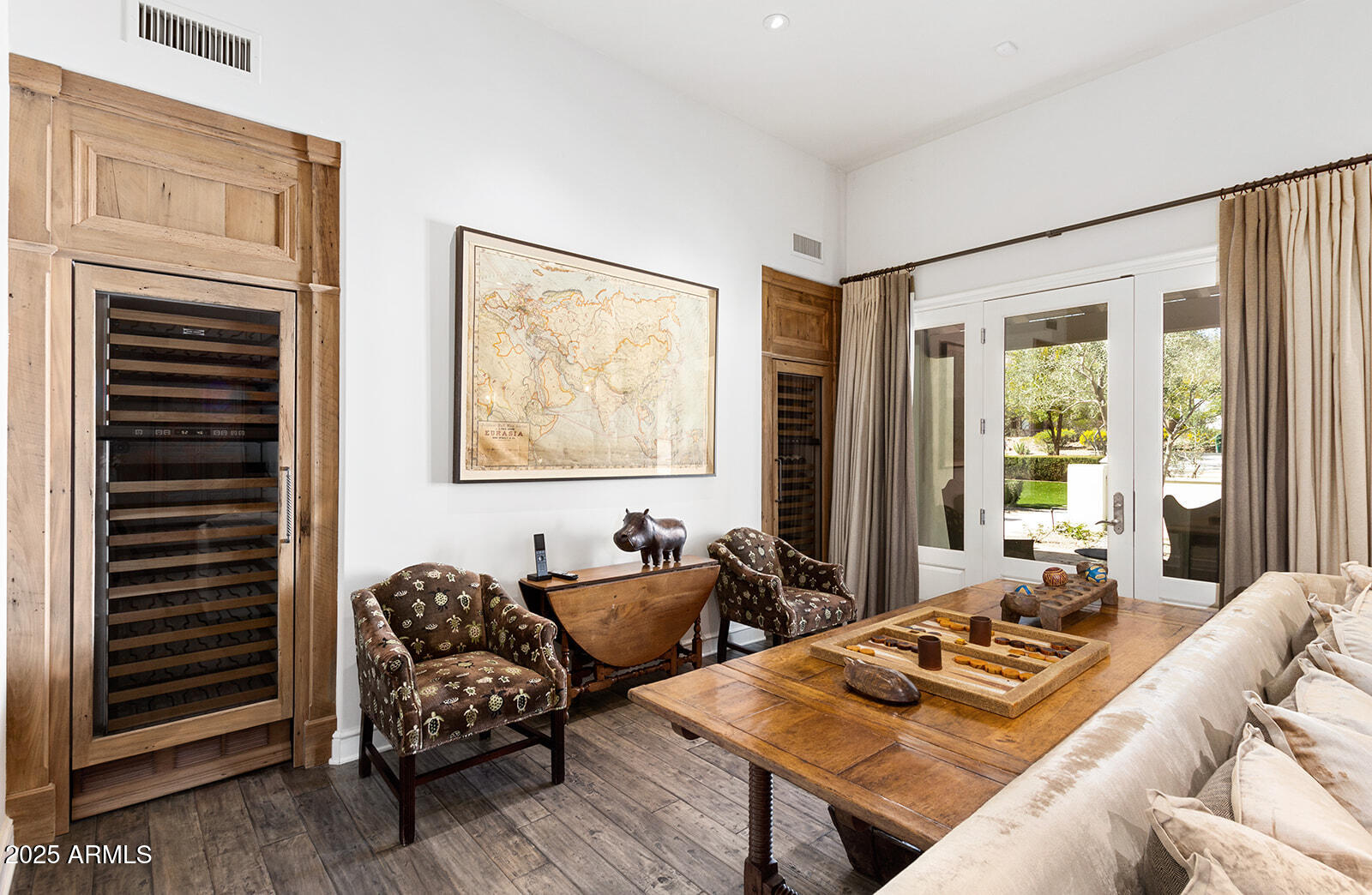 8531 North 49th Street Paradise Valley, AZ 85253 - Photo 22 of 61 LOTS OF SEATING AREAS