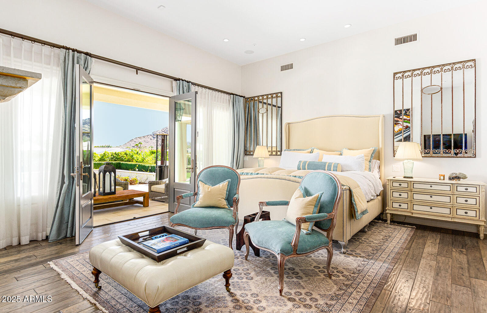 8531 North 49th Street Paradise Valley, AZ 85253 - Photo 26 of 61 Primary bedroom