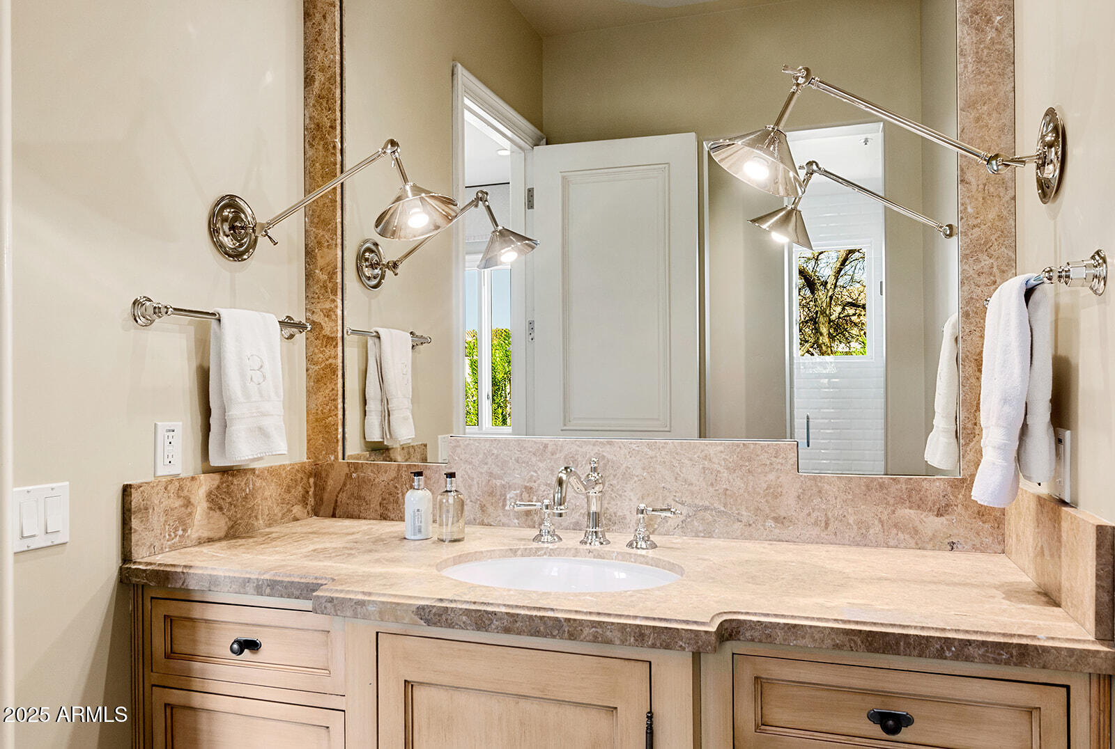 8531 North 49th Street Paradise Valley, AZ 85253 - Photo 37 of 61 Guest bathroom