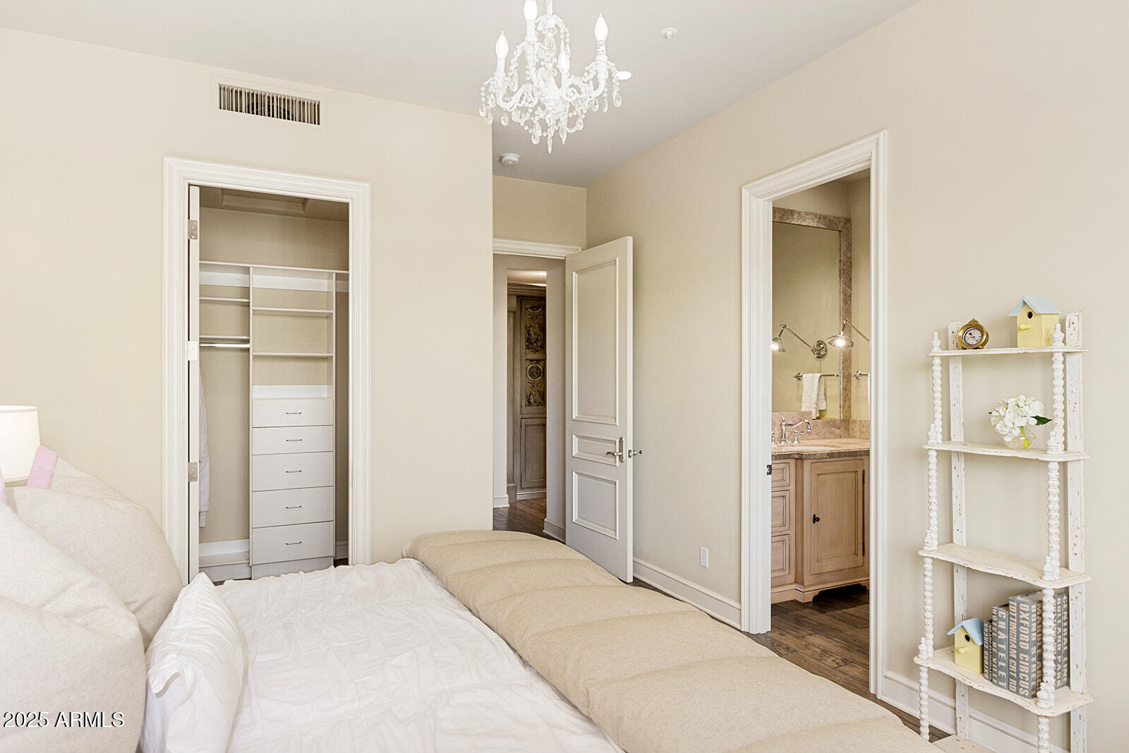 8531 North 49th Street Paradise Valley, AZ 85253 - Photo 39 of 61 Guest bedroom 3