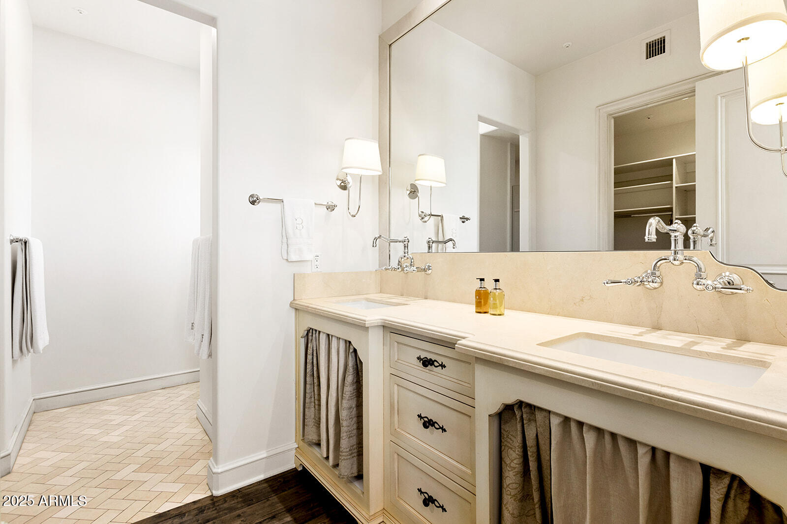 8531 North 49th Street Paradise Valley, AZ 85253 - Photo 40 of 61 Guest bathroom