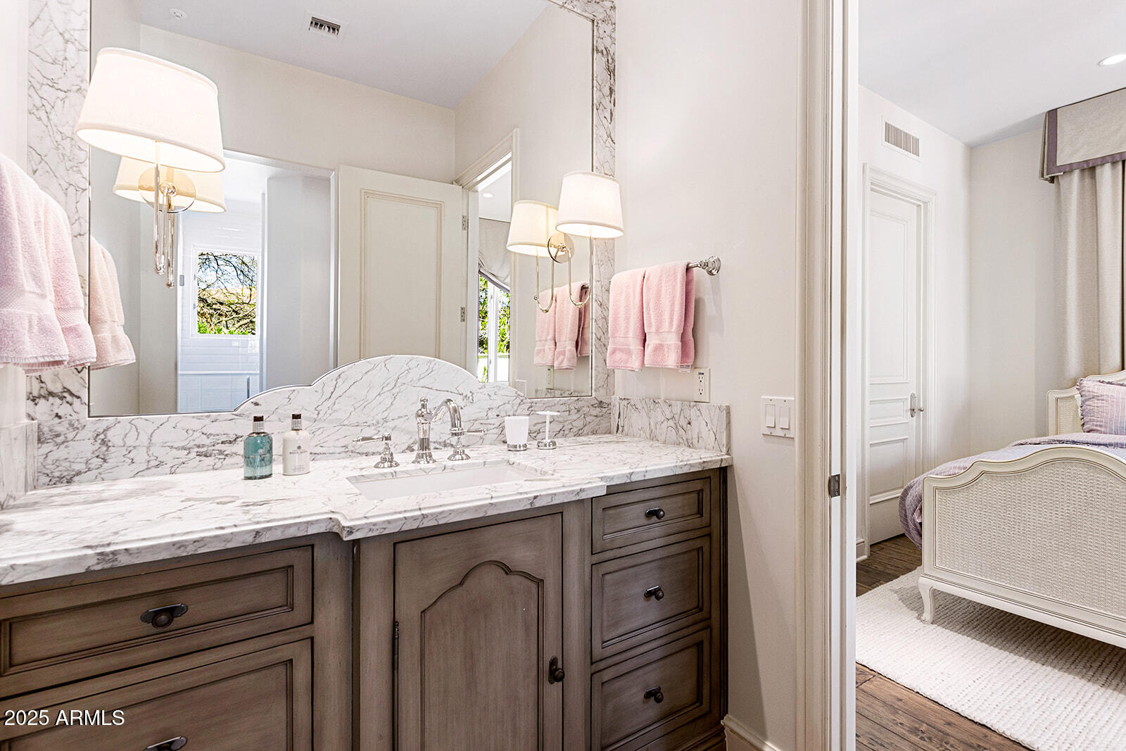 8531 North 49th Street Paradise Valley, AZ 85253 - Photo 43 of 61 Guest bathroom