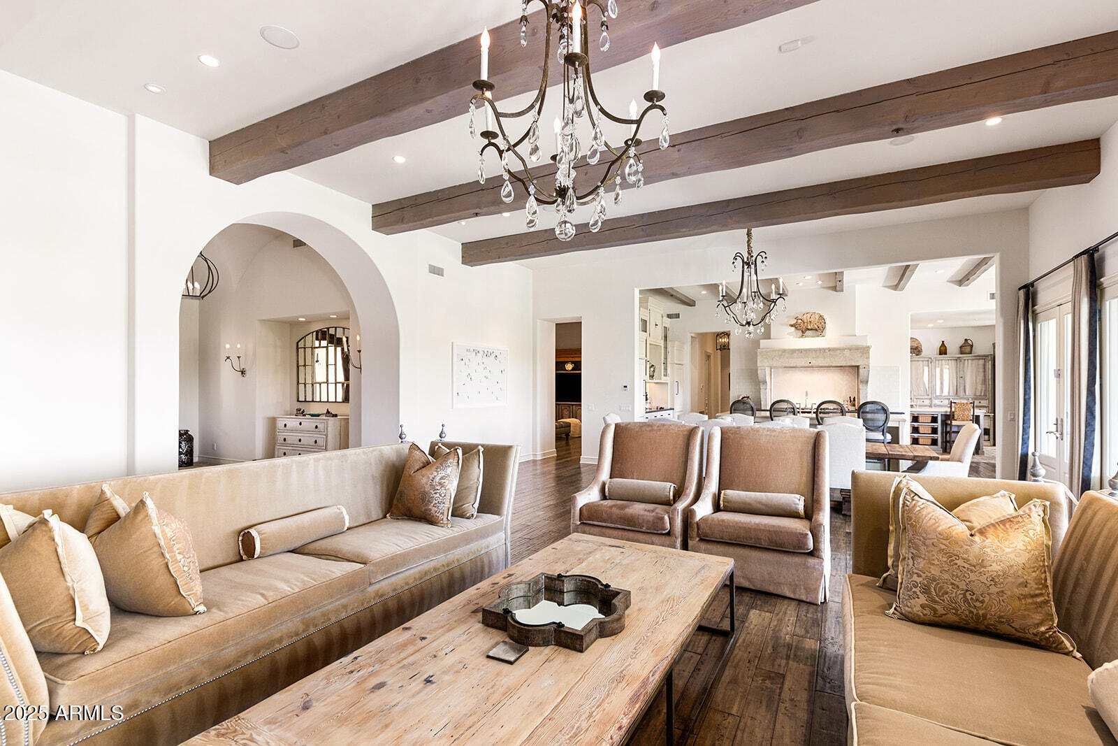 8531 North 49th Street Paradise Valley, AZ 85253 - Photo 9 of 61 Family room comfortable furnishings