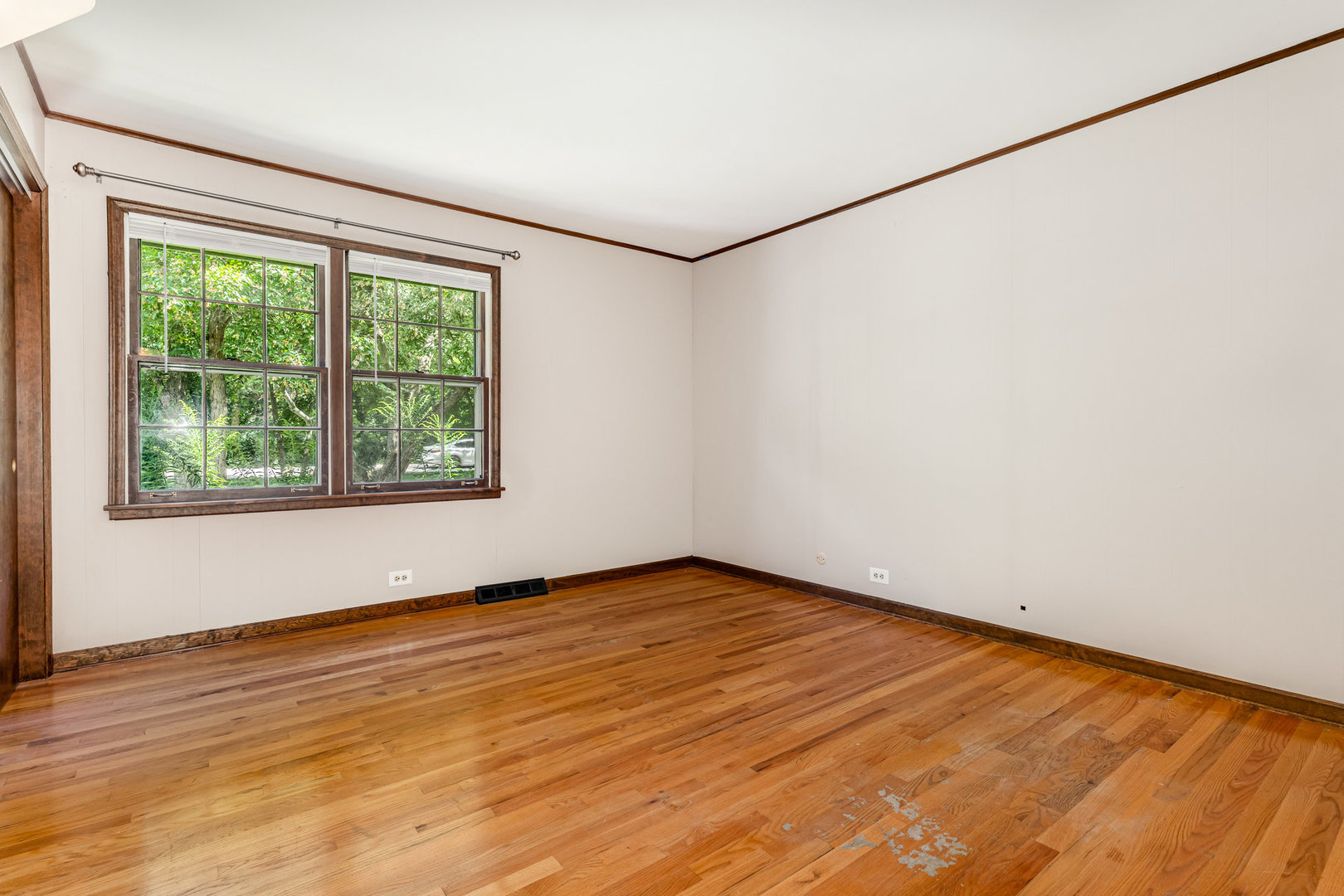 158 South Ela Road Barrington, IL 60010 - Photo 8 of 21 an empty room with a window