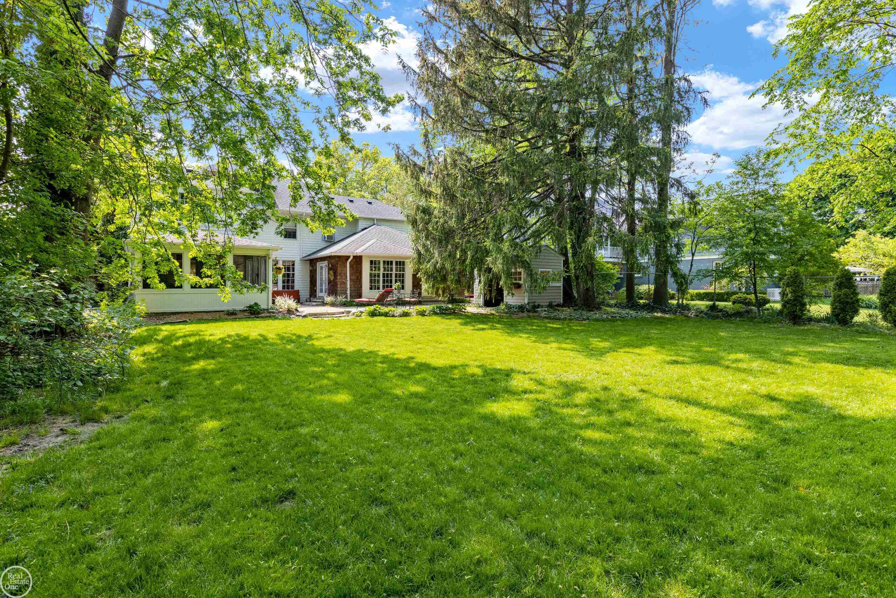 492 Rivard Boulevard Grosse Pointe, MI 48230 - Photo 62 of 81 50110851-61.JPG
