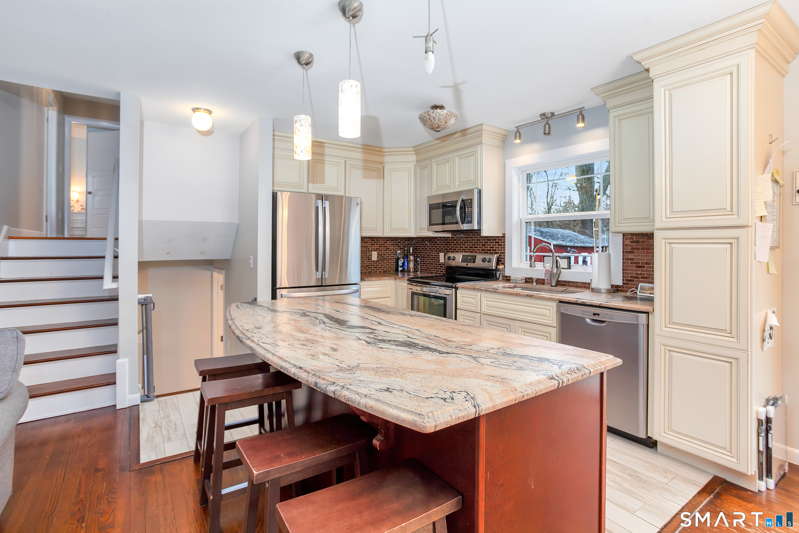 384 Mulberry Point Road Guilford, CT 06437 - Photo 9 of 34