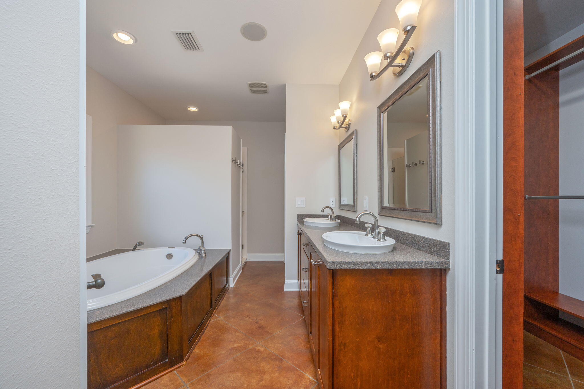 14 Blenheim Road Shalimar, FL 32579 - Photo 27 of 71 a bathroom with a tub sink and mirror