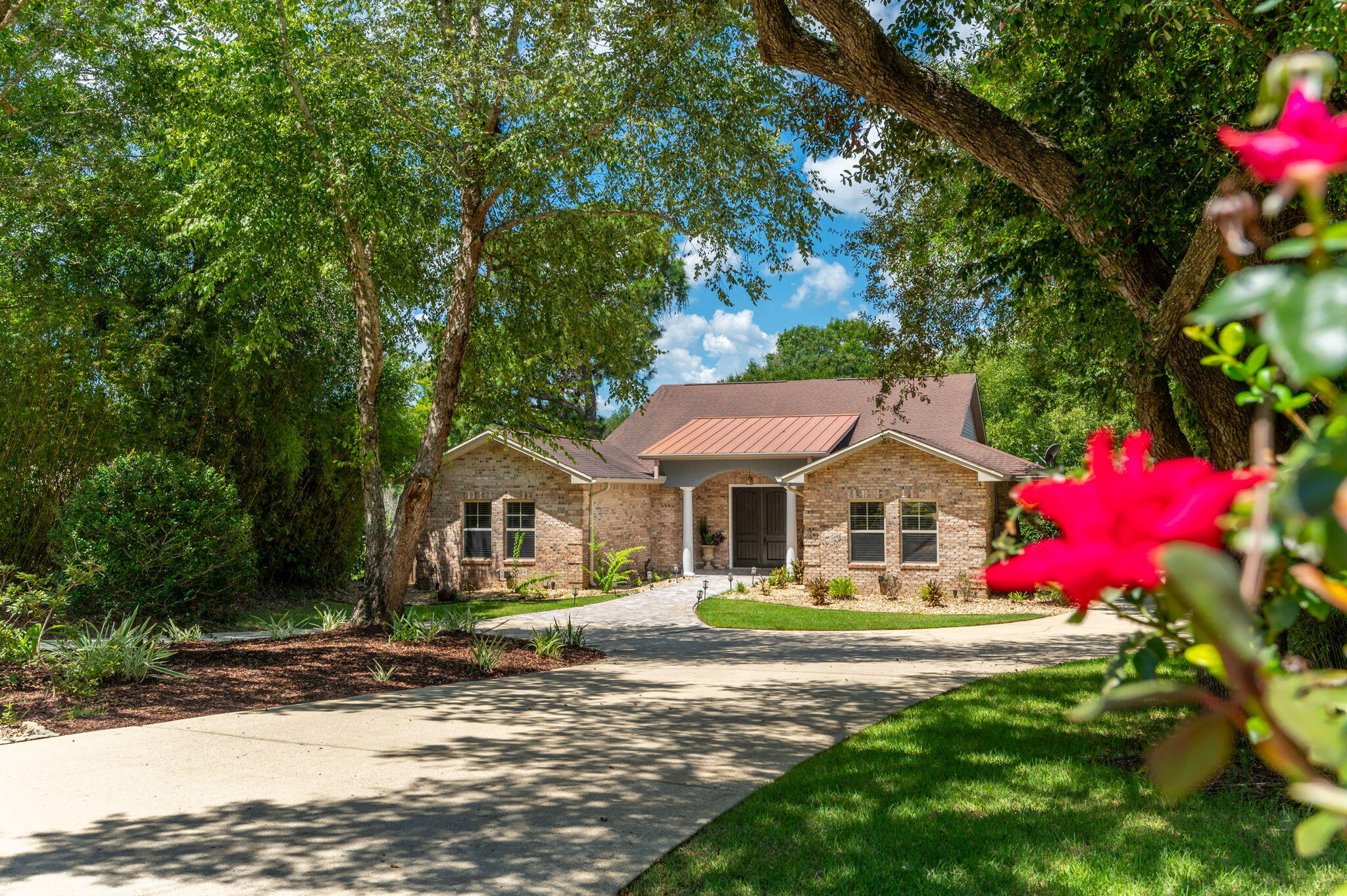 14 Blenheim Road Shalimar, FL 32579 - Photo 5 of 71 a front view of a house with garden