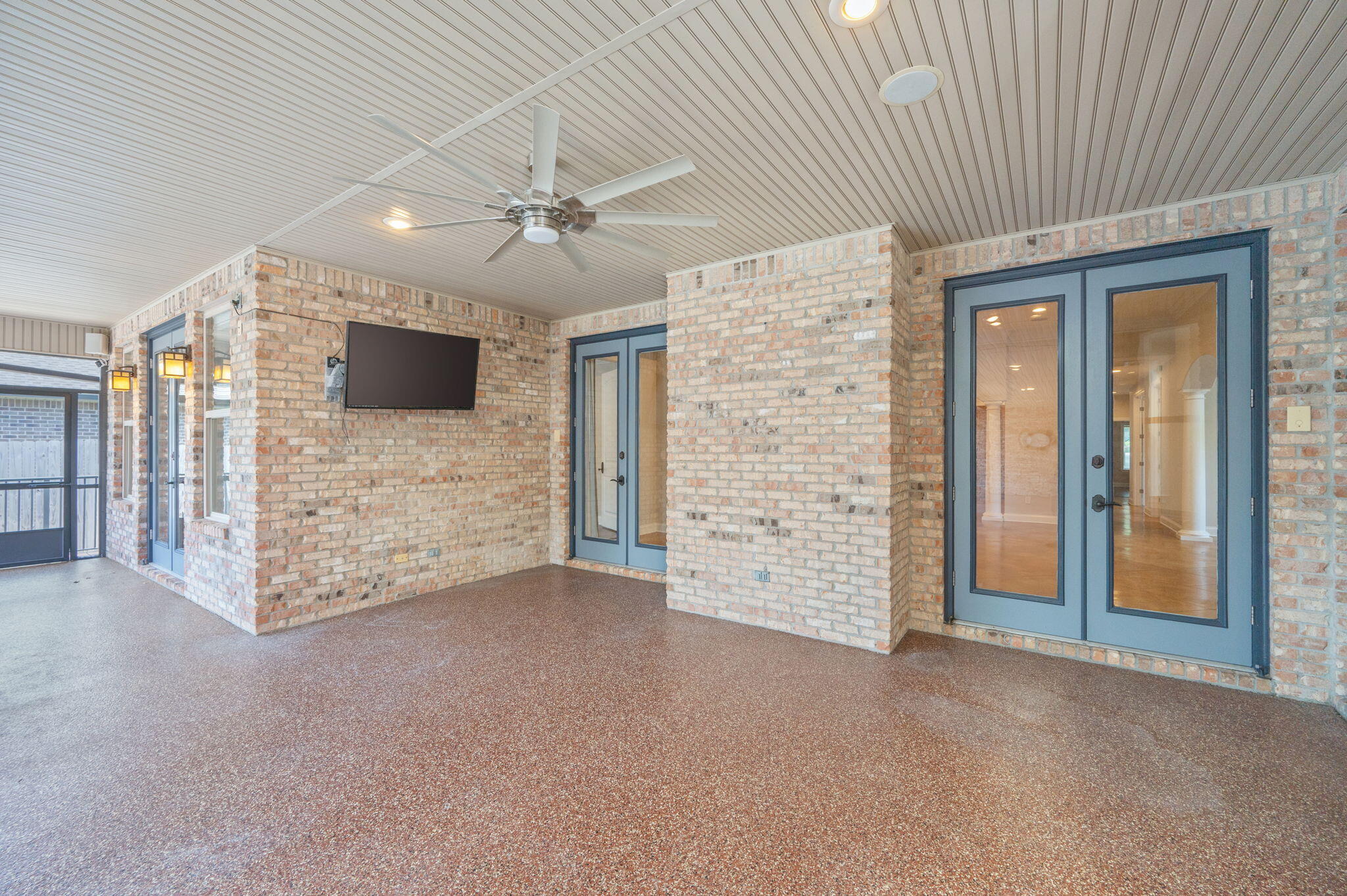 14 Blenheim Road Shalimar, FL 32579 - Photo 51 of 71 en empty room with windows and ceiling fan