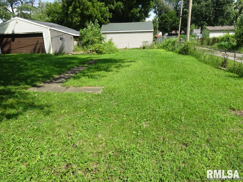 1409 Enterprise Street Springfield, IL 62702 - Photo 3 of 23