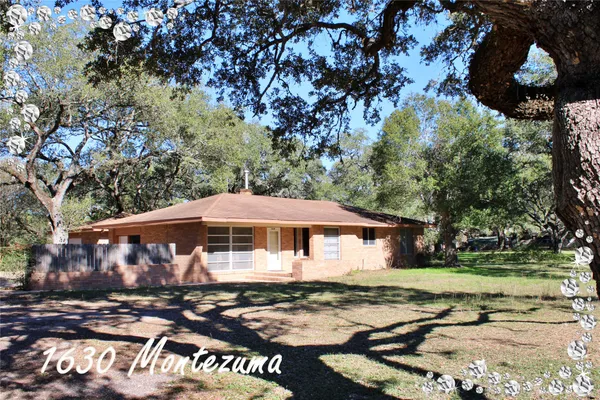 $289,000 | 1630 Montezuma Street, Columbus, TX 78934