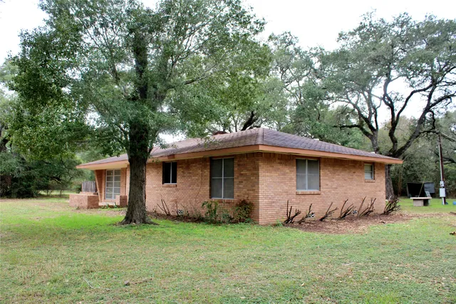 $289,000 | 1630 Montezuma Street, Columbus, TX 78934